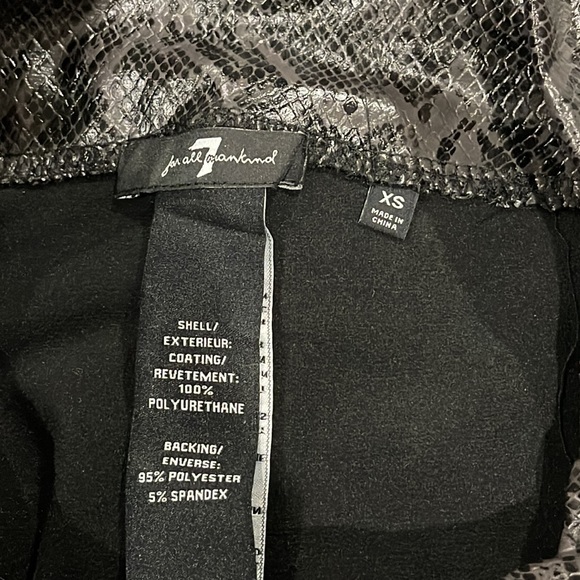 7 FOR ALL MANKIND FAUX Leather embossed Snakeskin Print Legging Sz XS Black/gray - Picture 6 of 13